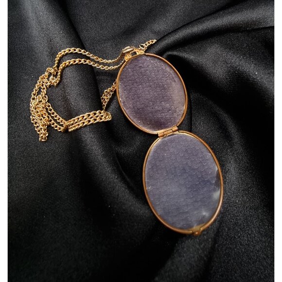 Vintage 1930s-1940s Gold-Tone Floral Oval Locket Necklace With Chain - Picture 4 of 7